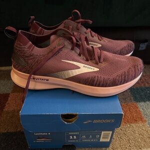 Brooks Levitate 4 - *NEW WITH BOX*